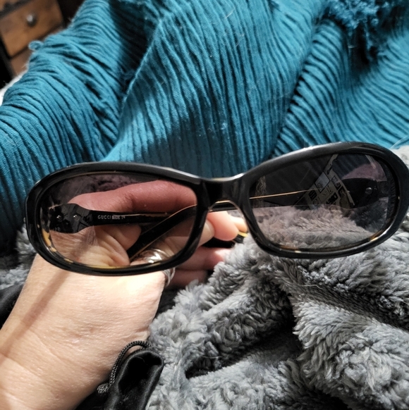 VINTAGE WOMANS Y2K GUCCI SUNGLASSES main image 4